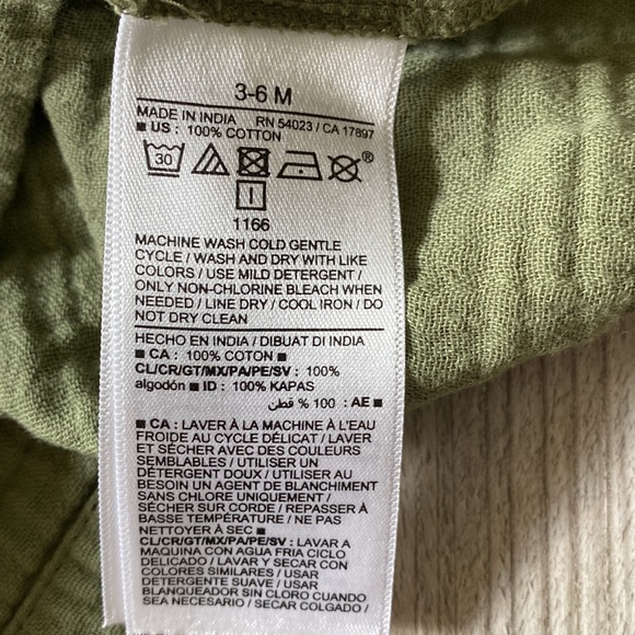 Old Navy 3-6M textured double weave shirt and shorts matching set - Picture 3 of 6